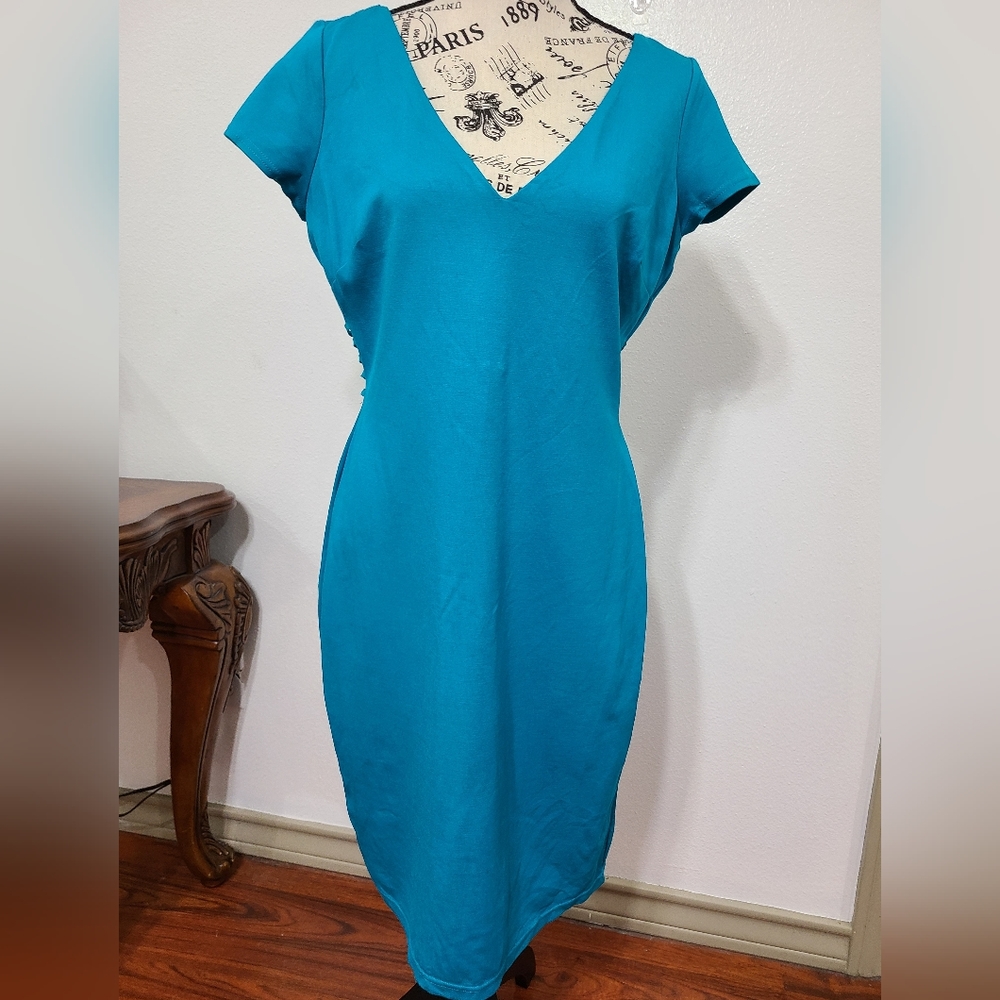 BEBE TURQUOISE STRTCHY DRESS SIZE L.